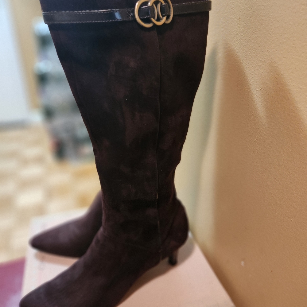 Boots - Picture 2 of 5